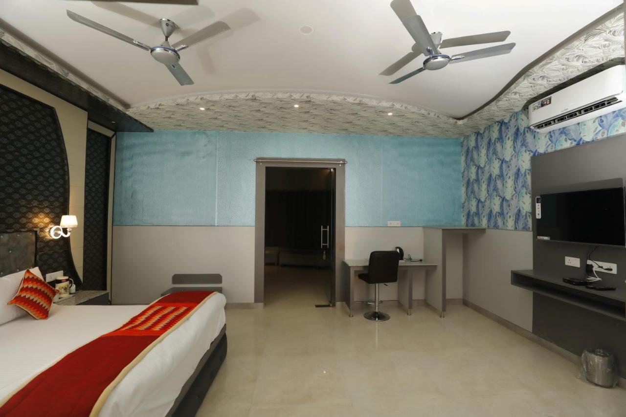 The Park Presidency Hotel Bareilly Exterior photo